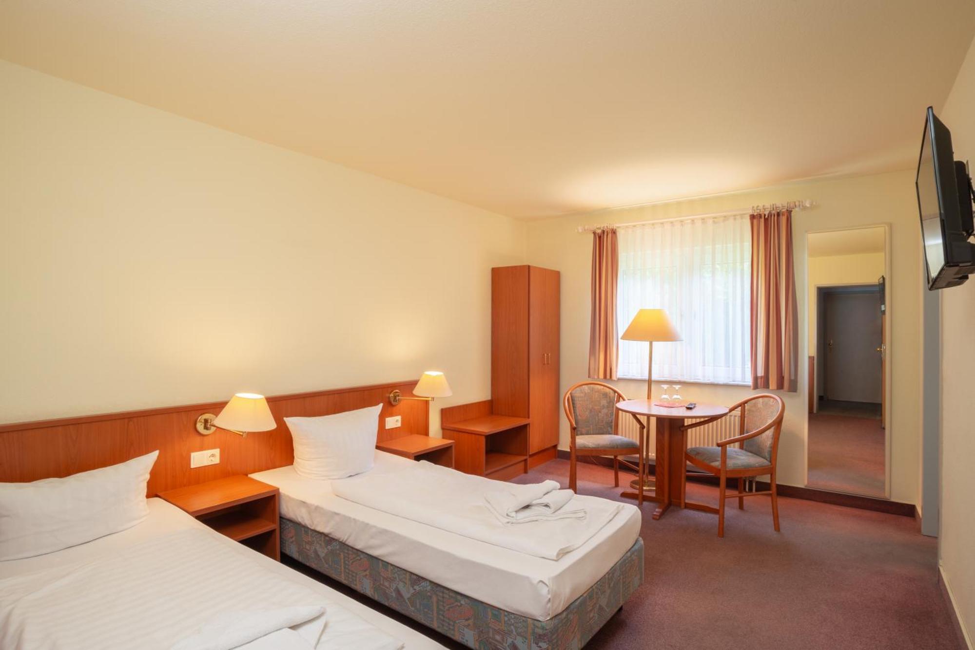 Waldhotel Schoeneiche -Self Check-In- Exterior photo