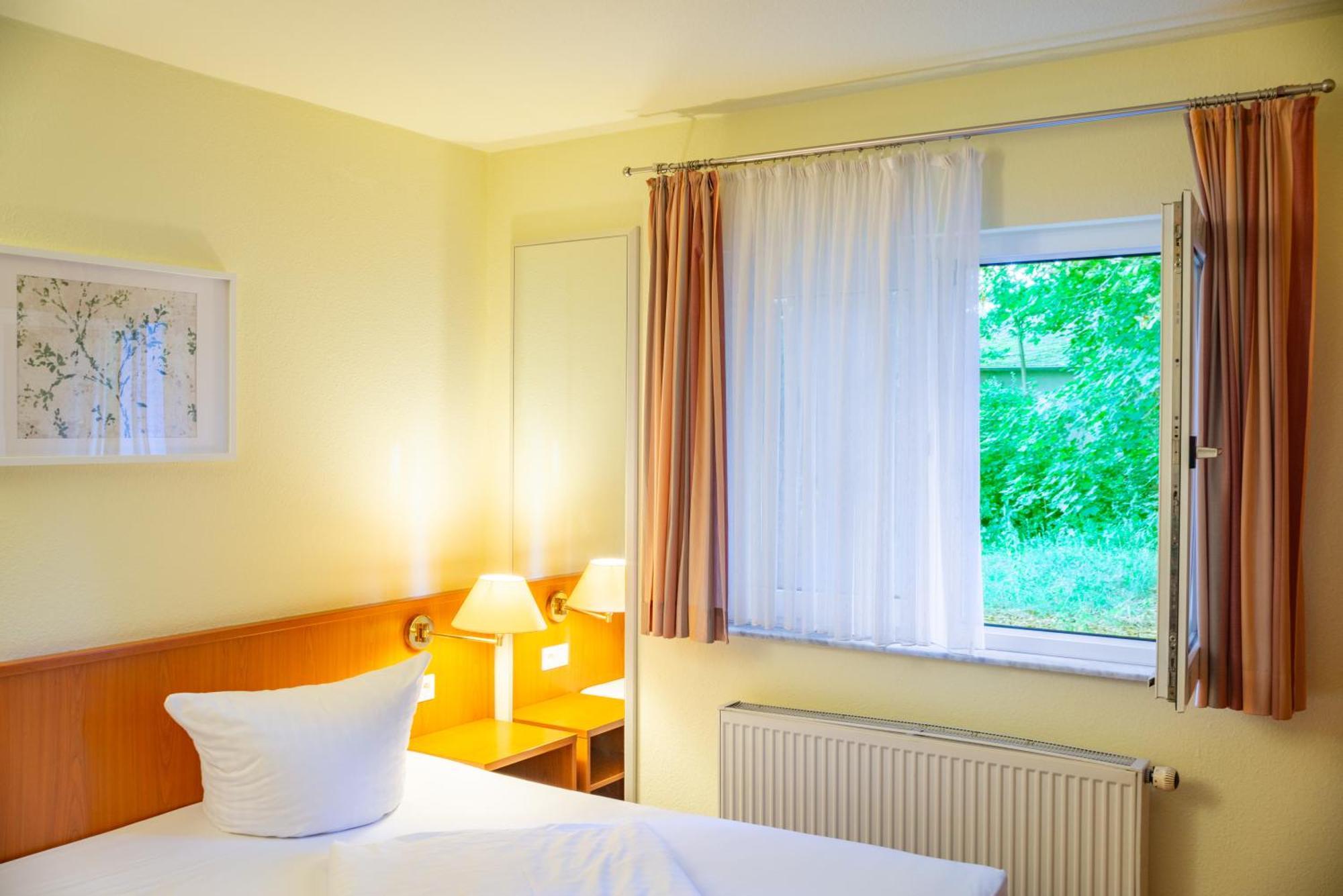Waldhotel Schoeneiche -Self Check-In- Exterior photo