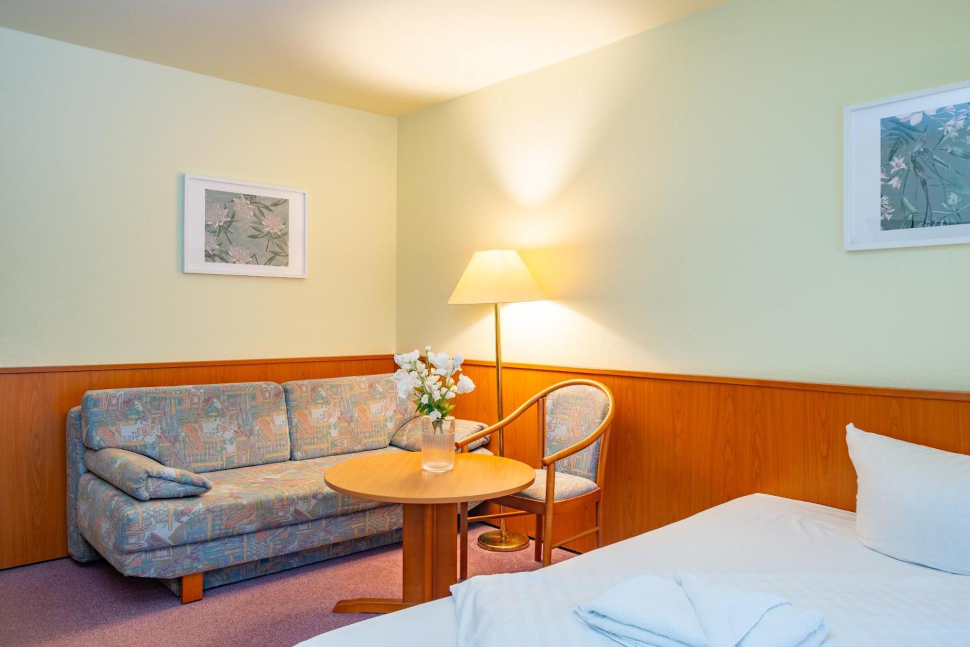 Waldhotel Schoeneiche -Self Check-In- Exterior photo